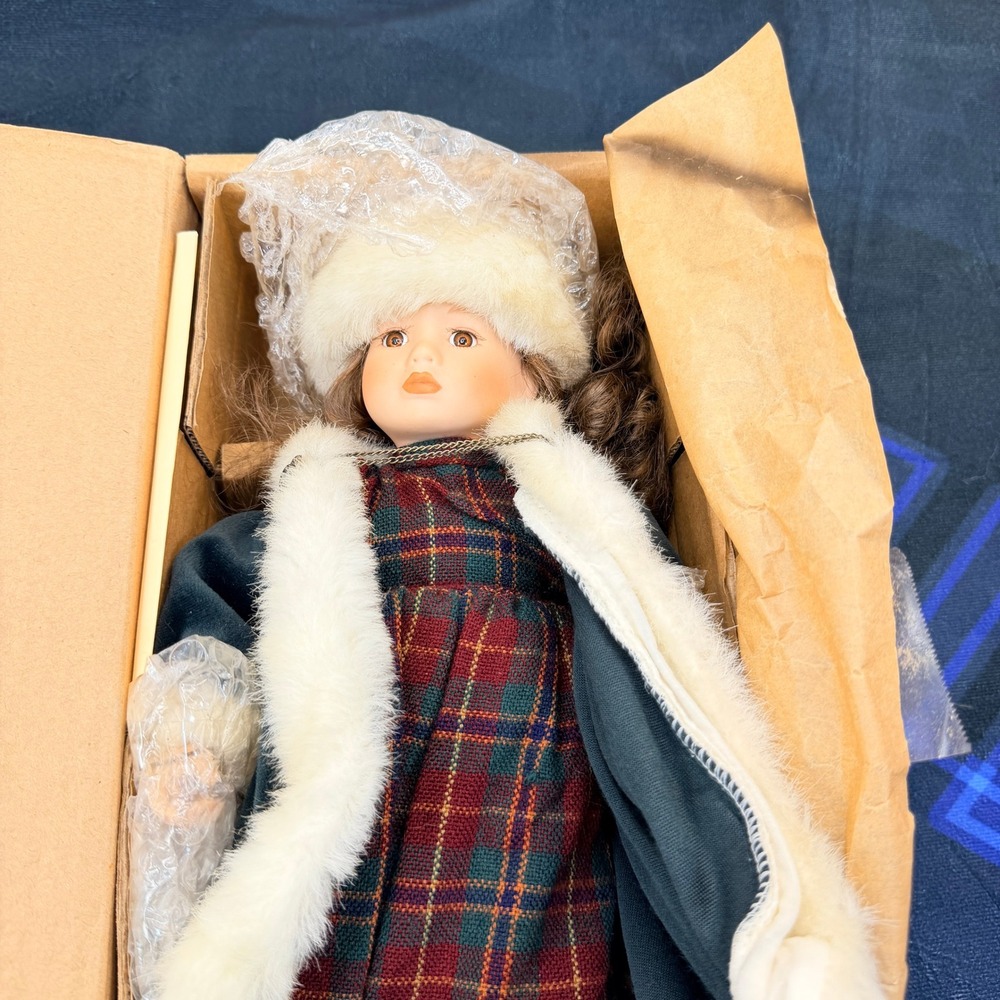 Boyds Collection Porcelain Doll Sonya Green Plaid Faux Fur Winter Outfit #4814